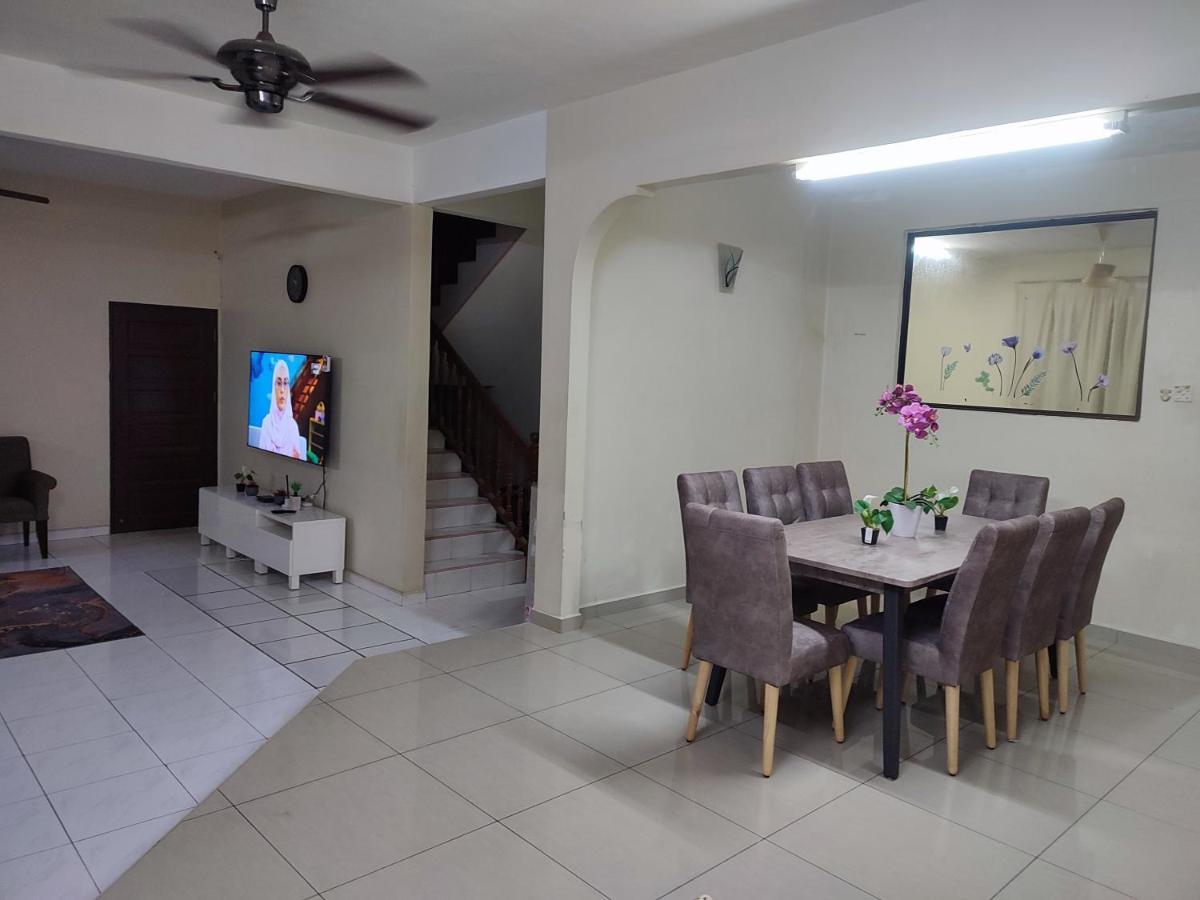 Vila Alorsetar Towncentre By Astarila Guesthouse-amancentral -islam Sahaja - 2storey Banglo, Private Pool, Bbq Area & Sports - Max 30pax