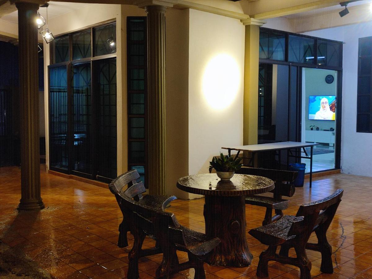 Alorsetar Towncentre By Astarila Guesthouse-amancentral -islam Sahaja - 2storey Banglo, Private Pool, Bbq Area & Sports - Max 30pax Vila Alor Setar