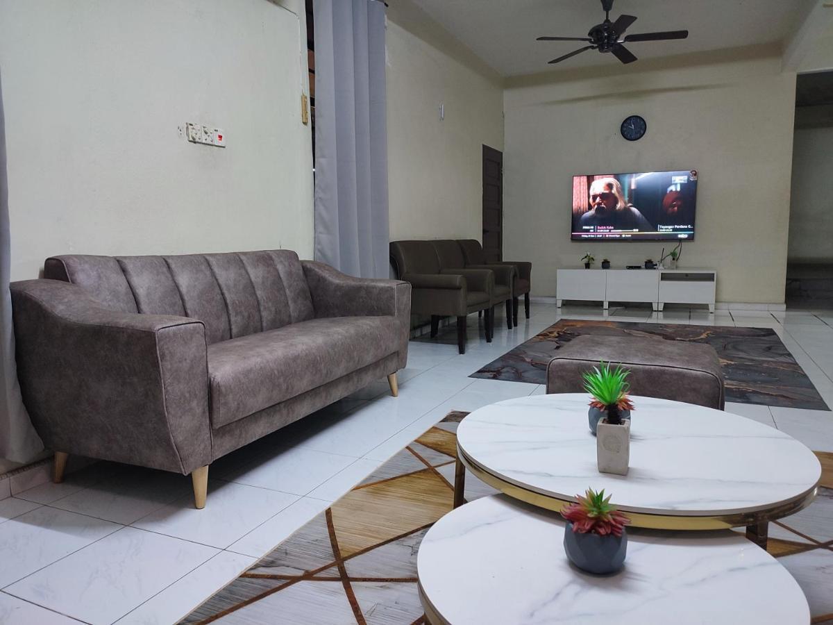 Alorsetar Towncentre By Astarila Guesthouse-amancentral -islam Sahaja - 2storey Banglo, Private Pool, Bbq Area & Sports - Max 30pax Vila
