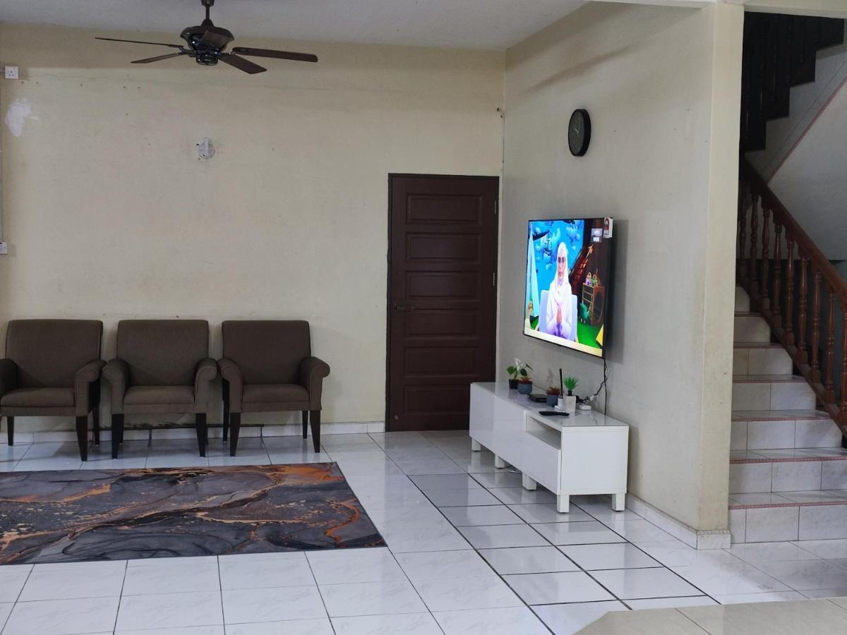 Alorsetar Towncentre By Astarila Guesthouse-amancentral -islam Sahaja - 2storey Banglo, Private Pool, Bbq Area & Sports - Max 30pax Vila